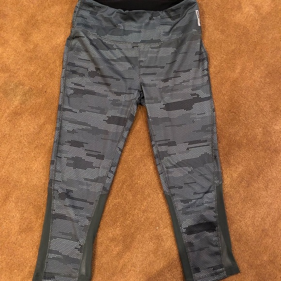 Reebok Crop Leggings with Mesh Woman’s Sz S - Picture 2 of 6